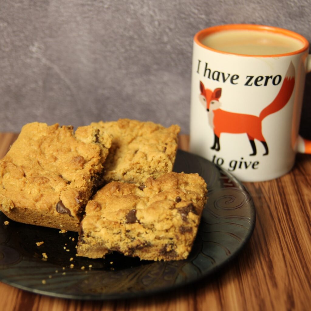 Liza Crunchy Gooey Peanut Butter Chocolate Chip Bars