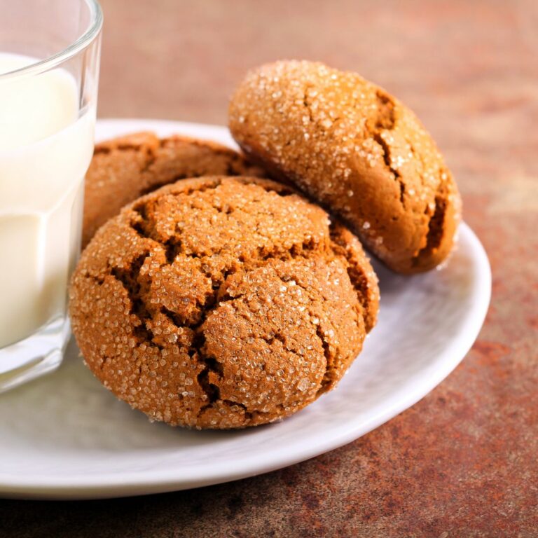 Molasses Crinkle Cookies